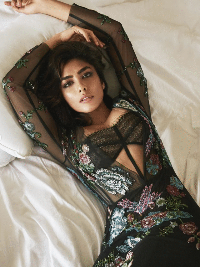 Mrunal Thakur’s Stunning Looks That Left Us Spellbound